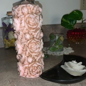 Vintage rose candle